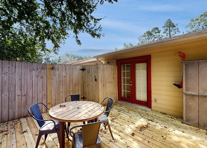 Hike, Fish & Relax: Townhome W/ Patio! * Tallahassee