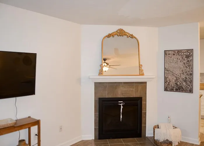 Hike, Fish & Relax: Townhome W/ Patio! * Tallahassee