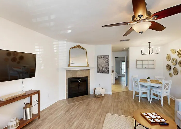 Holiday home Hike, Fish & Relax: Townhome W/ Patio!