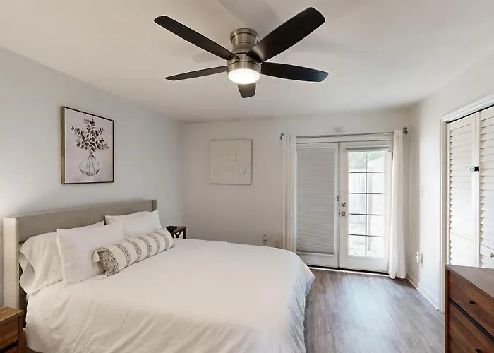 Hike, Fish & Relax: Townhome W/ Patio! Holiday home