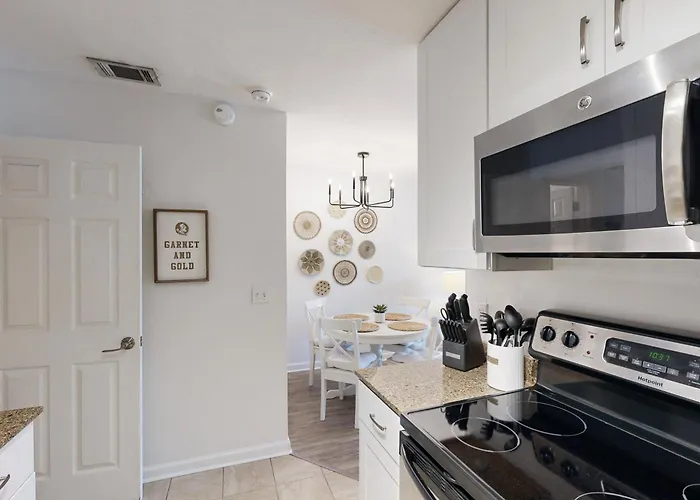 Hike, Fish & Relax: Townhome W/ Patio! Holiday home *