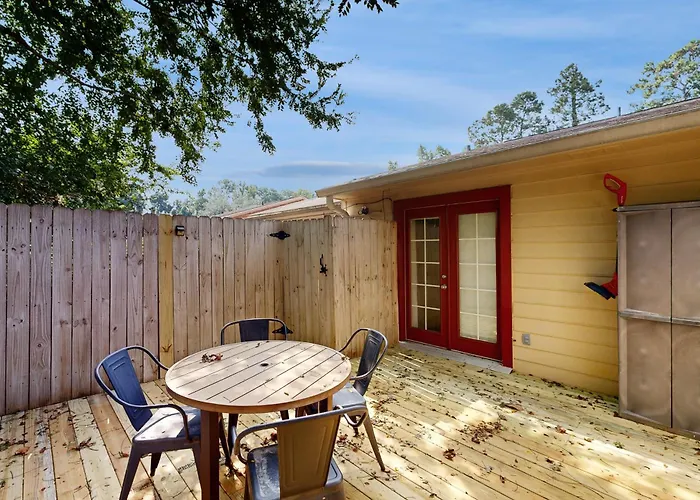 Hike, Fish & Relax: Townhome W/ Patio! Holiday home Tallahassee